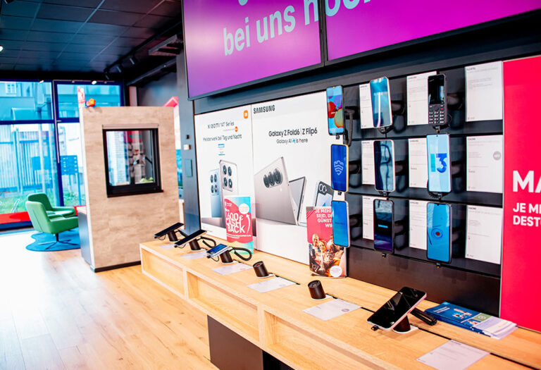 Verschiedene Smartphones. Welkona – Ihr Telekom Partner in Bitterfeld