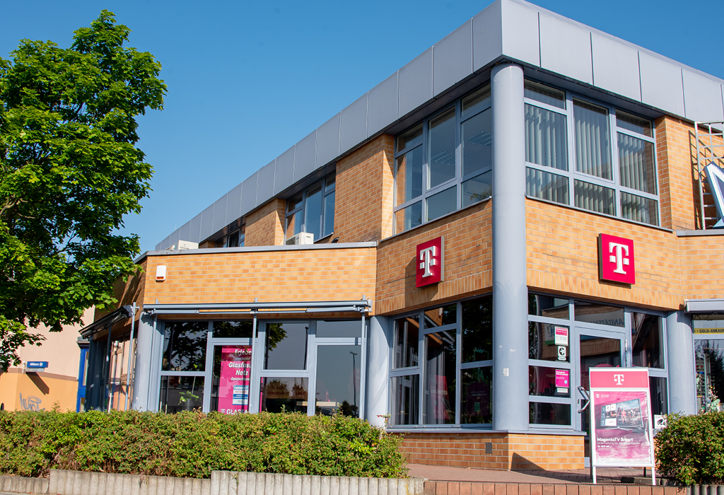 Shop, Außenansicht. Welkona – Ihr Telekom Partner in Wolfen